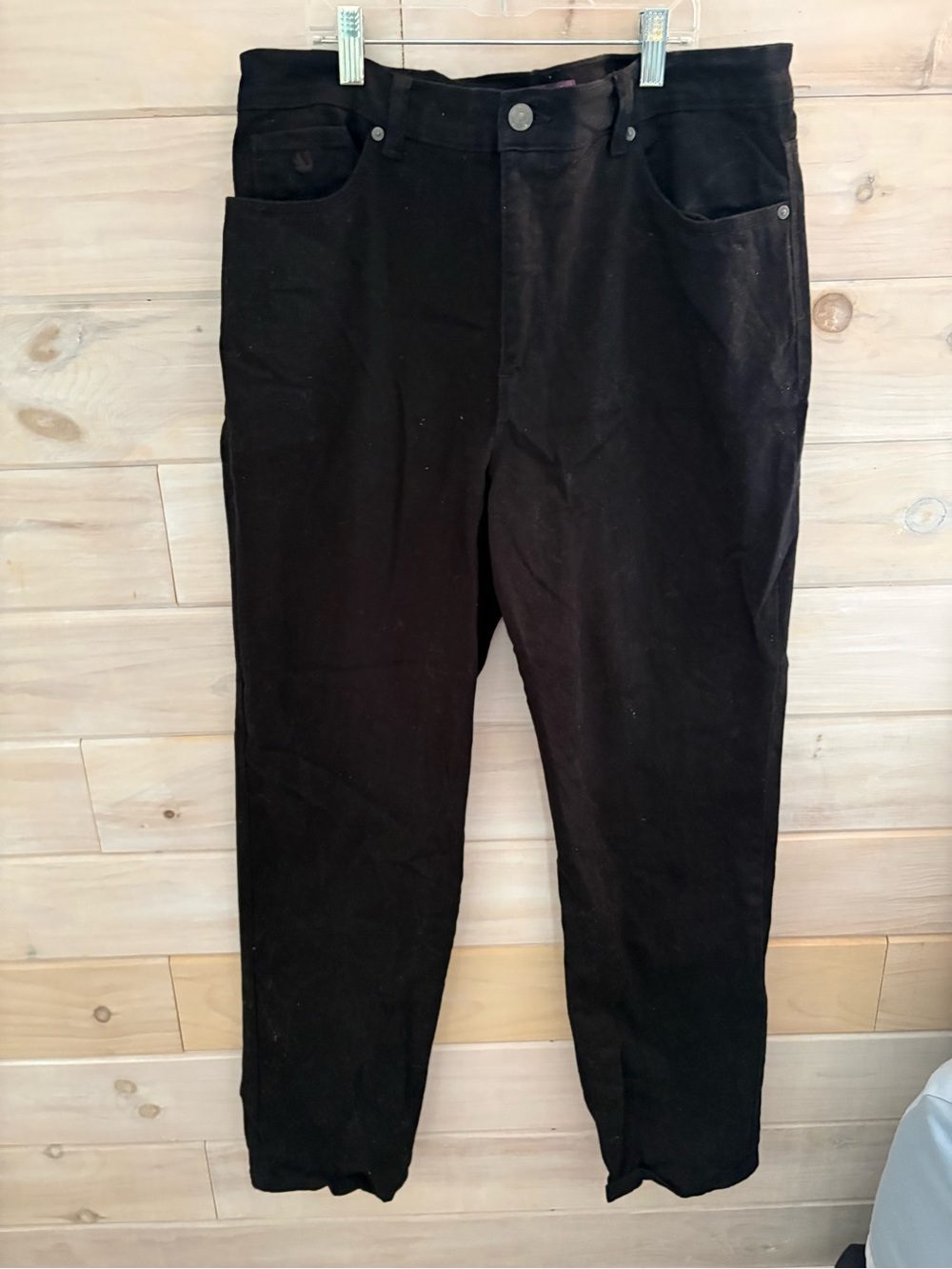 Gloria Vanderbilt Amanda Cut Straight Leg Jeans in Black Wash